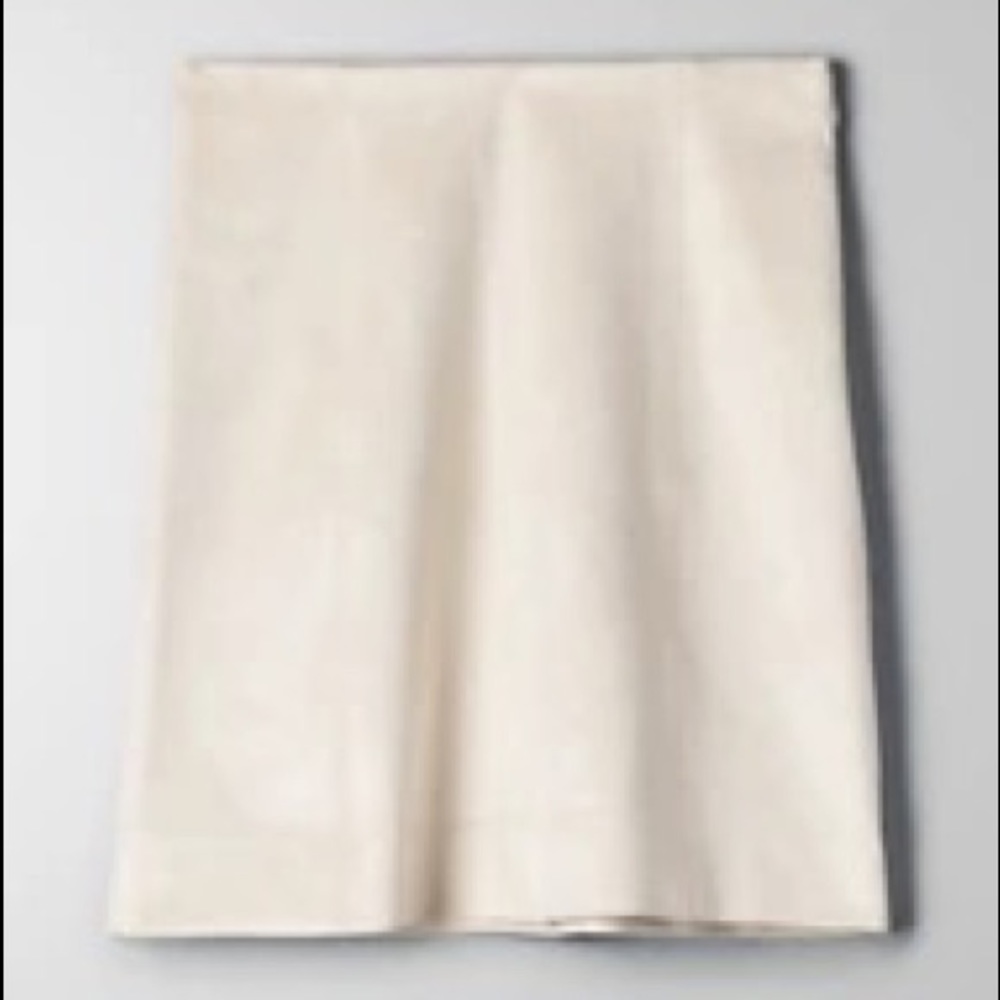 🤍 ARITZIA BARATON -Modern Faux Suede Mini skirt - Size 12